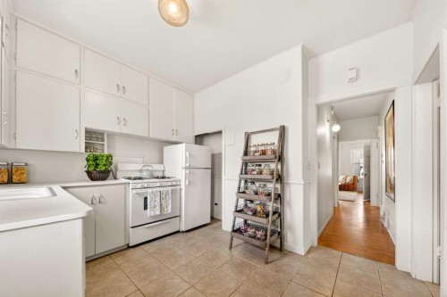 317 21 Avenue Sw, Calgary, AB - Indoor Photo Showing Kitchen