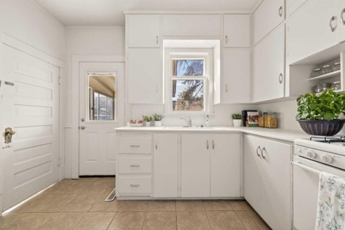 317 21 Avenue Sw, Calgary, AB - Indoor Photo Showing Kitchen