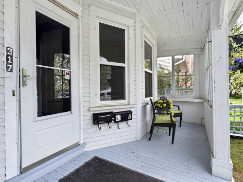 317 21 Avenue Sw, Calgary, AB - Outdoor With Exterior