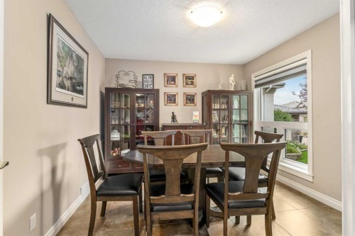 1733 Evergreen Drive Sw, Calgary, AB - Indoor Photo Showing Dining Room