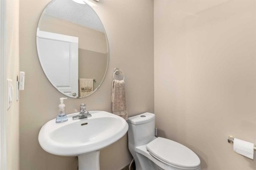 1733 Evergreen Drive Sw, Calgary, AB - Indoor Photo Showing Bathroom