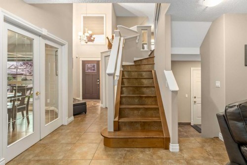 1733 Evergreen Drive Sw, Calgary, AB - Indoor Photo Showing Other Room