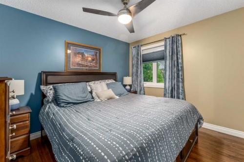 1733 Evergreen Drive Sw, Calgary, AB - Indoor Photo Showing Bedroom
