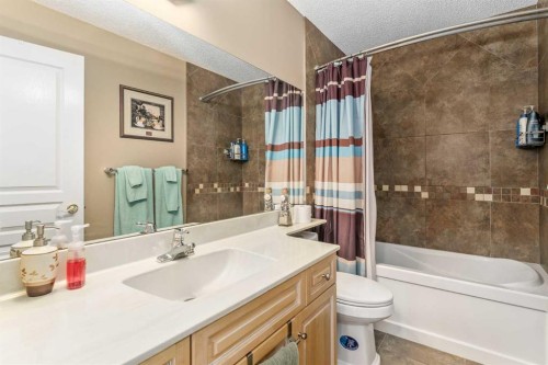 1733 Evergreen Drive Sw, Calgary, AB - Indoor Photo Showing Bathroom