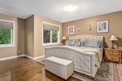 1733 Evergreen Drive Sw, Calgary, AB - Indoor Photo Showing Bedroom