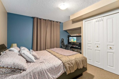 1733 Evergreen Drive Sw, Calgary, AB - Indoor Photo Showing Bedroom
