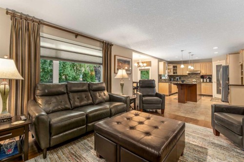 1733 Evergreen Drive Sw, Calgary, AB - Indoor Photo Showing Living Room