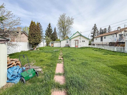 2031 18 Avenue, Bowden, AB - Outdoor