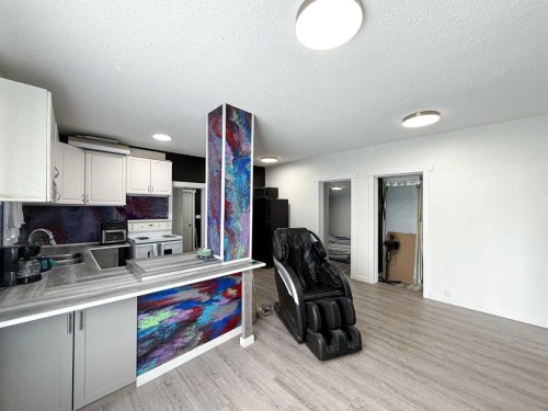 2031 18 Avenue, Bowden, AB - Indoor Photo Showing Kitchen