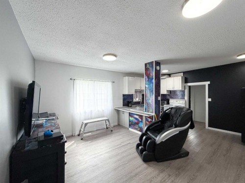 2031 18 Avenue, Bowden, AB - Indoor