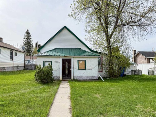 2031 18 Avenue, Bowden, AB - Outdoor