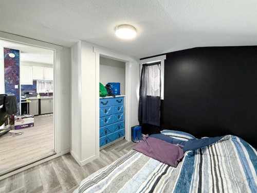 2031 18 Avenue, Bowden, AB - Indoor Photo Showing Bedroom