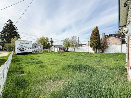 2031 18 Avenue, Bowden, AB - Outdoor
