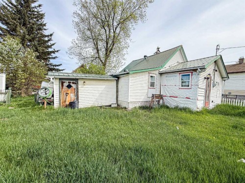 2031 18 Avenue, Bowden, AB - Outdoor