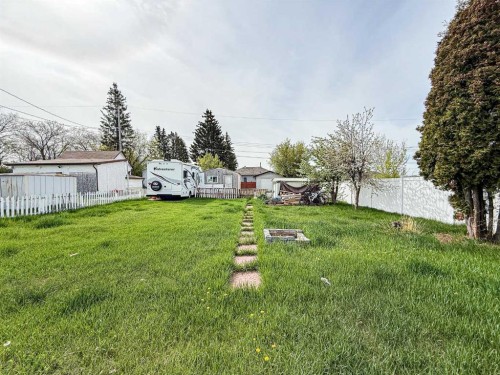 2031 18 Avenue, Bowden, AB - Outdoor