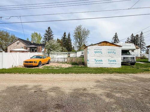 2031 18 Avenue, Bowden, AB - Outdoor