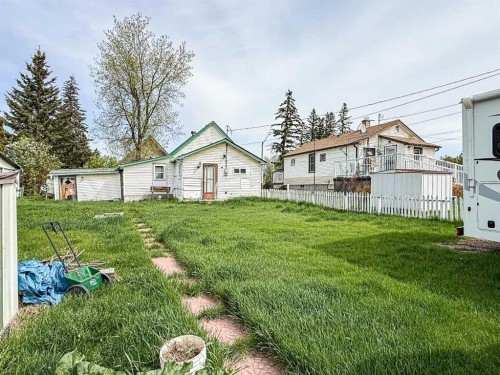 2031 18 Avenue, Bowden, AB - Outdoor