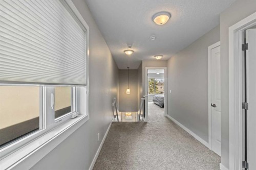 6417 34 Avenue Nw, Calgary, AB - Indoor Photo Showing Other Room