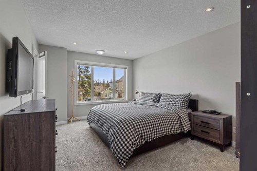 6417 34 Avenue Nw, Calgary, AB - Indoor Photo Showing Bedroom