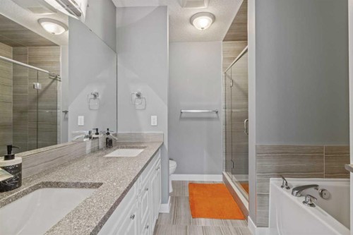 6417 34 Avenue Nw, Calgary, AB - Indoor Photo Showing Bathroom