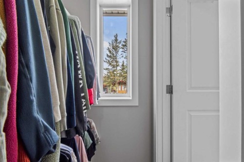 6417 34 Avenue Nw, Calgary, AB - Indoor With Storage