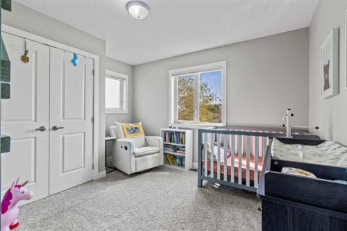 6417 34 Avenue Nw, Calgary, AB - Indoor Photo Showing Bedroom