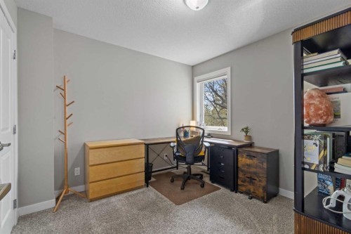 6417 34 Avenue Nw, Calgary, AB - Indoor Photo Showing Office
