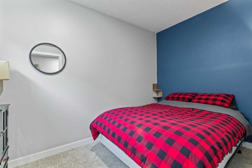 6417 34 Avenue Nw, Calgary, AB - Indoor Photo Showing Bedroom