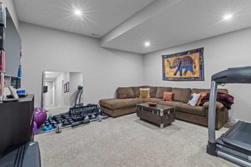 6417 34 Avenue Nw, Calgary, AB - Indoor Photo Showing Other Room
