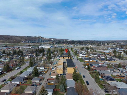 6417 34 Avenue Nw, Calgary, AB - Outdoor With View