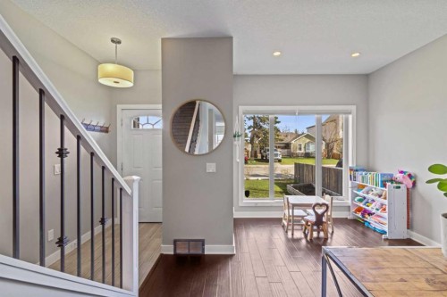 6417 34 Avenue Nw, Calgary, AB - Indoor Photo Showing Other Room