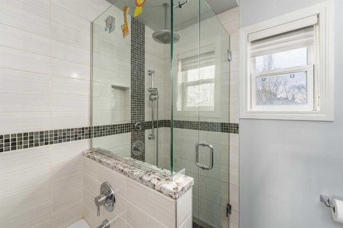 381 Hidden Valley Manor Nw, Calgary, AB - Indoor Photo Showing Bathroom