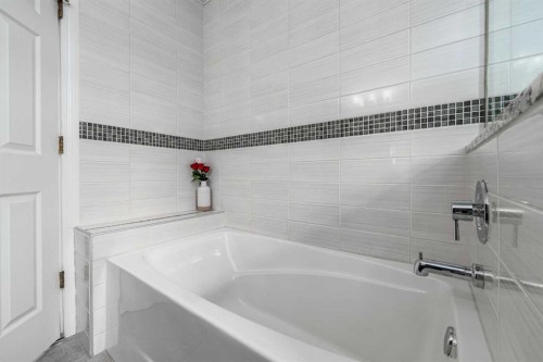 381 Hidden Valley Manor Nw, Calgary, AB - Indoor Photo Showing Bathroom