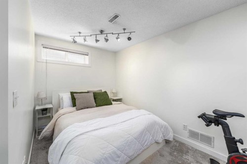 381 Hidden Valley Manor Nw, Calgary, AB - Indoor Photo Showing Bedroom
