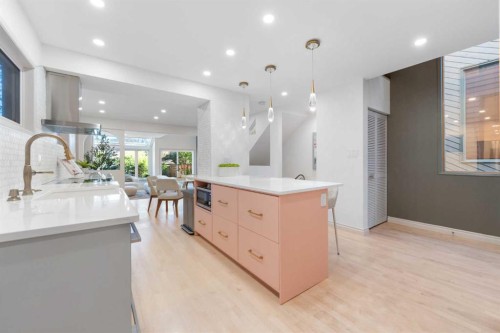 2531 7 Avenue Nw, Calgary, AB - Indoor Photo Showing Kitchen With Upgraded Kitchen