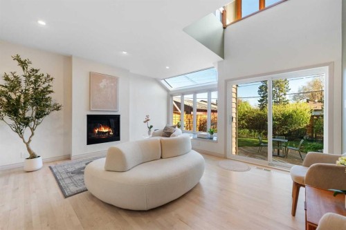 2531 7 Avenue Nw, Calgary, AB - Indoor Photo Showing Living Room With Fireplace