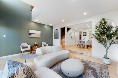 2531 7 Avenue Nw, Calgary, AB - Indoor Photo Showing Living Room