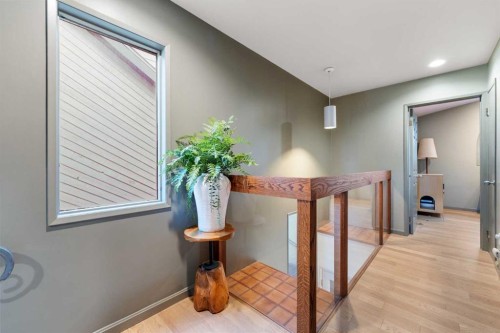 2531 7 Avenue Nw, Calgary, AB - Indoor Photo Showing Other Room