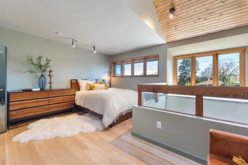 2531 7 Avenue Nw, Calgary, AB - Indoor Photo Showing Bedroom