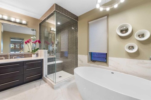 2531 7 Avenue Nw, Calgary, AB - Indoor Photo Showing Bathroom