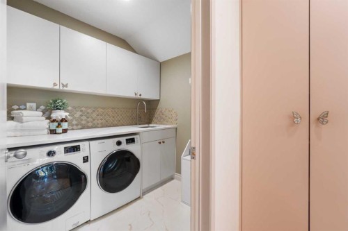 2531 7 Avenue Nw, Calgary, AB - Indoor Photo Showing Laundry Room