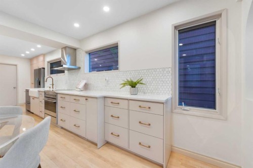 2531 7 Avenue Nw, Calgary, AB - Indoor Photo Showing Kitchen