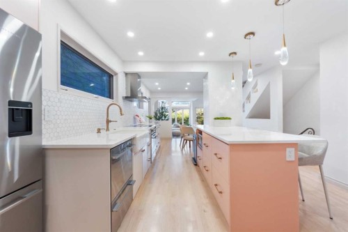 2531 7 Avenue Nw, Calgary, AB - Indoor Photo Showing Kitchen With Upgraded Kitchen