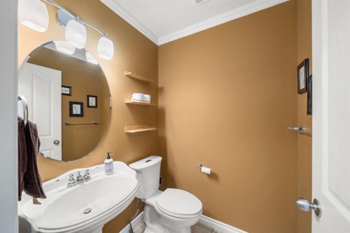 26 Somerset Crescent Sw, Calgary, AB - Indoor Photo Showing Bathroom
