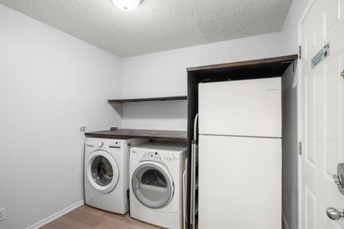 26 Somerset Crescent Sw, Calgary, AB - Indoor Photo Showing Laundry Room