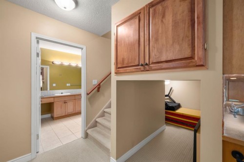 26 Somerset Crescent Sw, Calgary, AB - Indoor