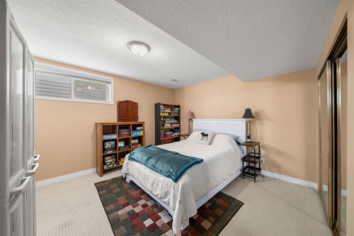 26 Somerset Crescent Sw, Calgary, AB - Indoor Photo Showing Bedroom