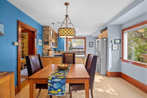 236 10 Avenue Ne, Calgary, AB - Indoor Photo Showing Dining Room