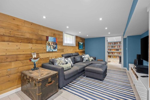 236 10 Avenue Ne, Calgary, AB - Indoor Photo Showing Other Room
