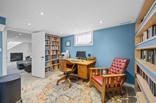 236 10 Avenue Ne, Calgary, AB - Indoor Photo Showing Office